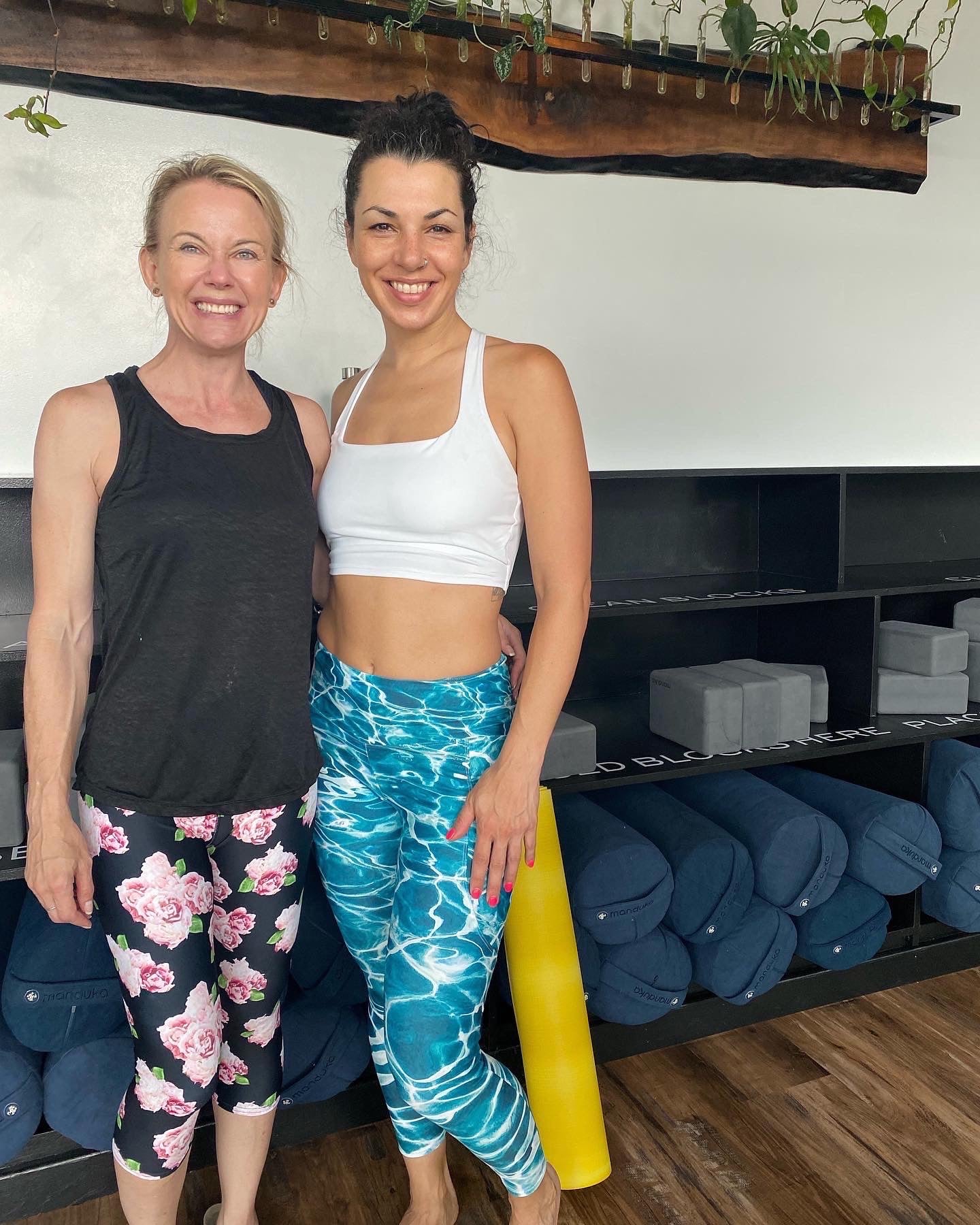 Yoga Capri Leggings-Spring Roses